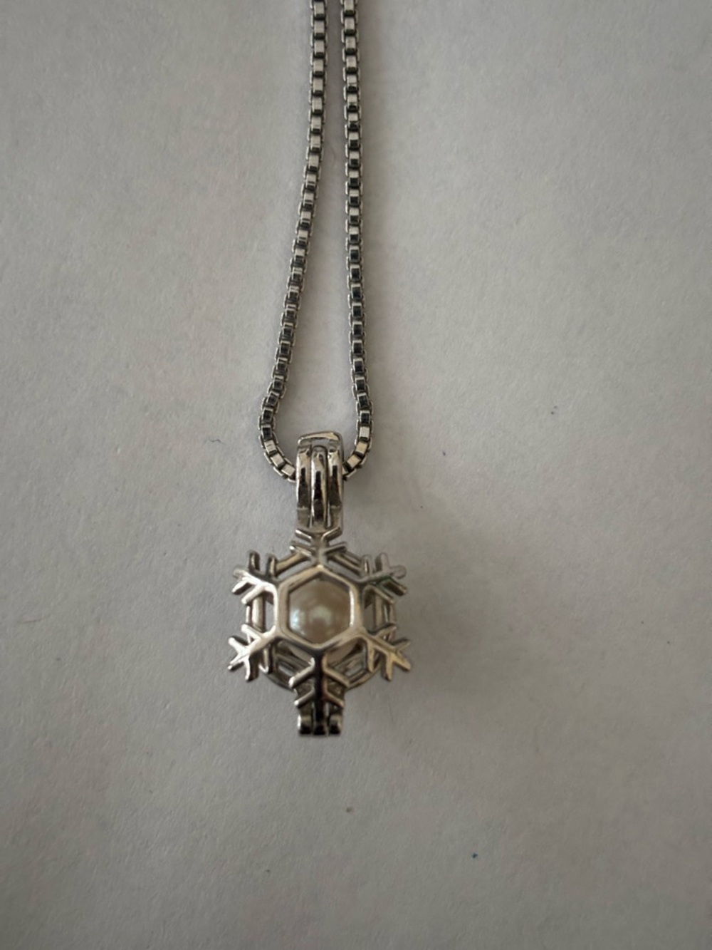 Vantel Pearls Silver .925 Snowflake Necklace 18” Box Chain Basket Amulet w/Pearl